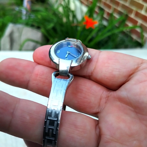 Ladies Tommy Hilfiger watch - Picture 6 of 8